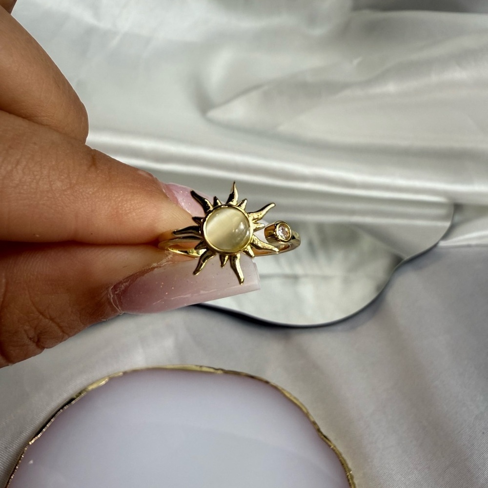 New! 18K plated gold Sunburst Pink Floral Stainless Steel Ring - Picture 11 of 11